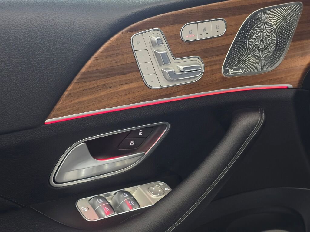 Used 2025 Mercedes-Benz GLE 350 4MATIC w/ Driver Assistance Package image 36