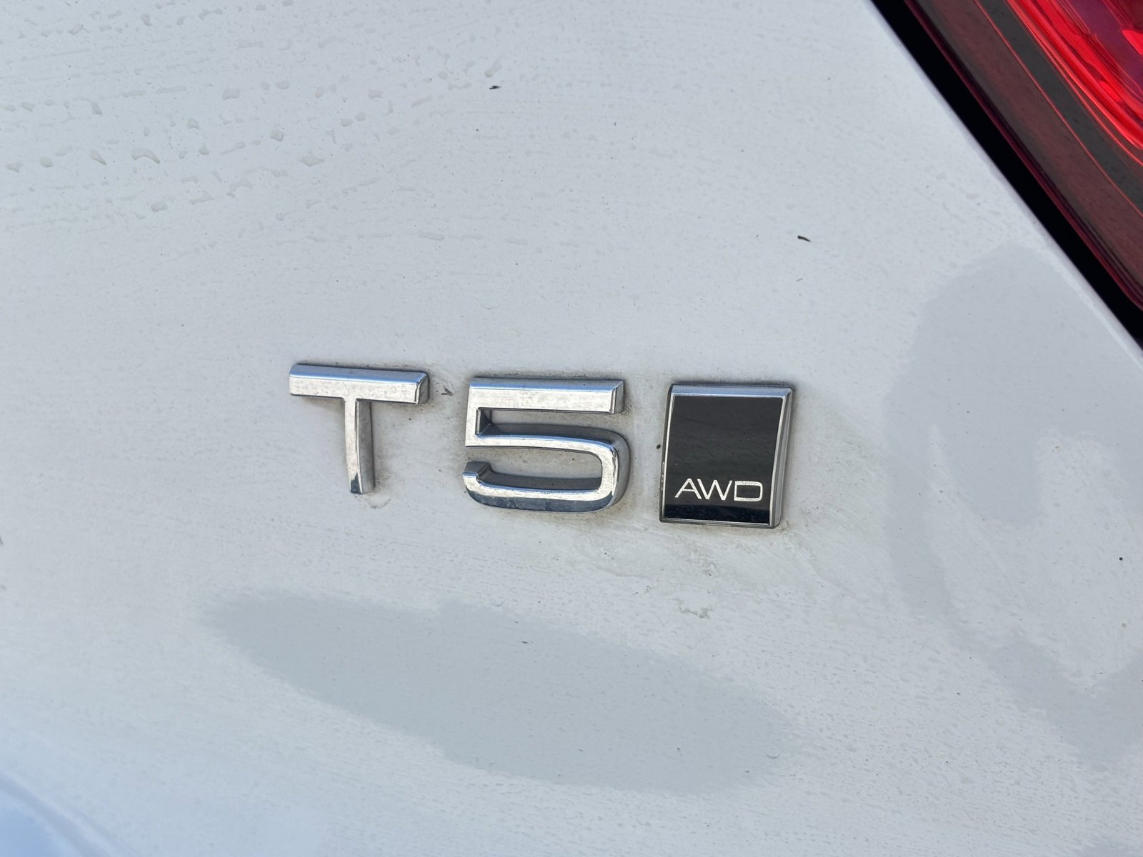 Used 2020 Volvo XC40 T5 Momentum w/ Protection Package Premier image 3