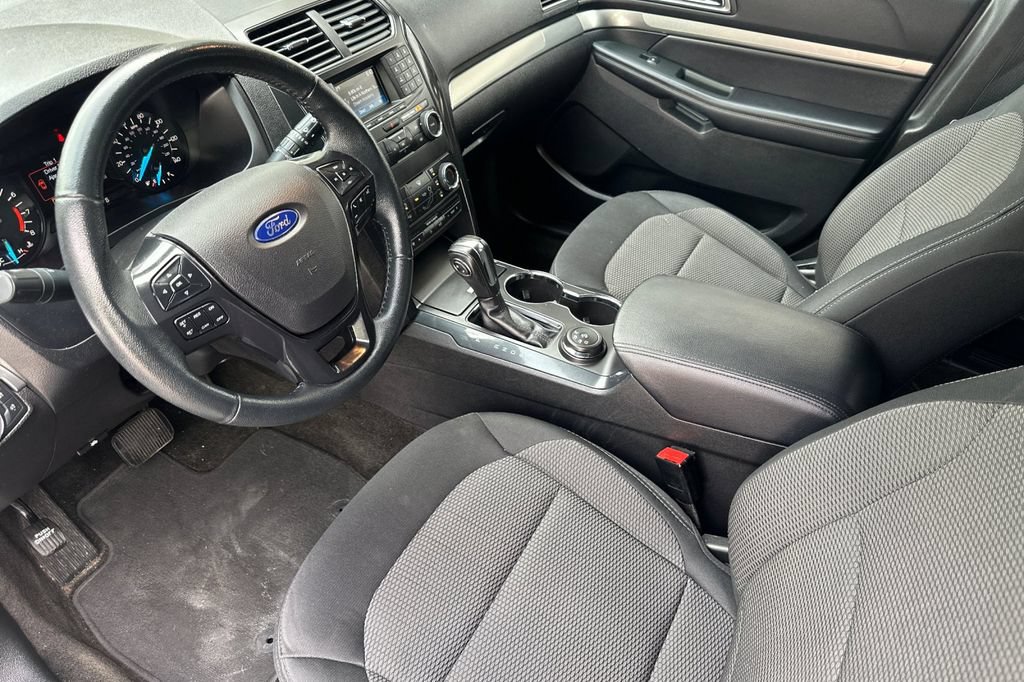 Used 2018 Ford Explorer XLT AWD/4WD image 10