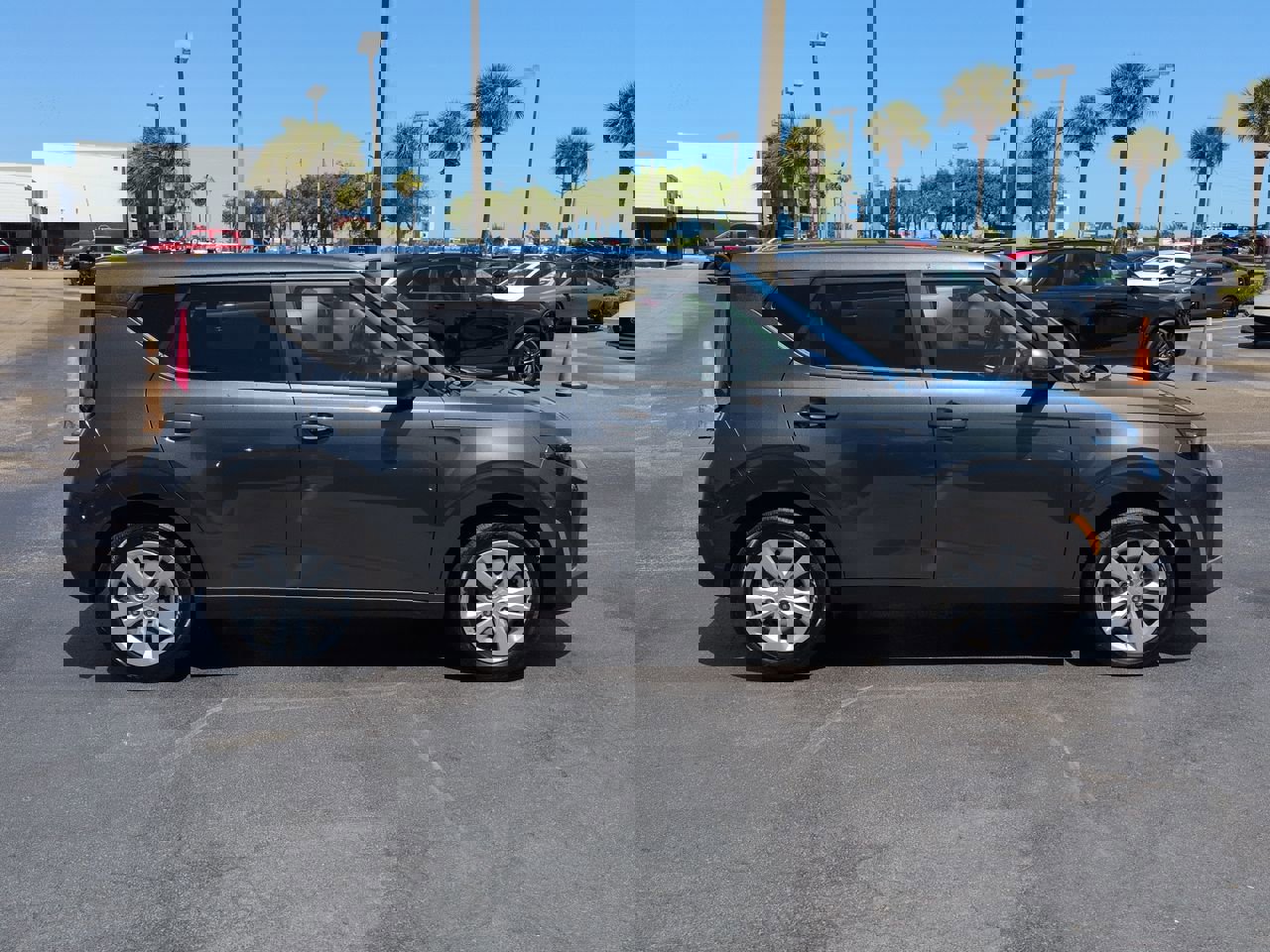 Used 2025 Kia Soul LX image 3