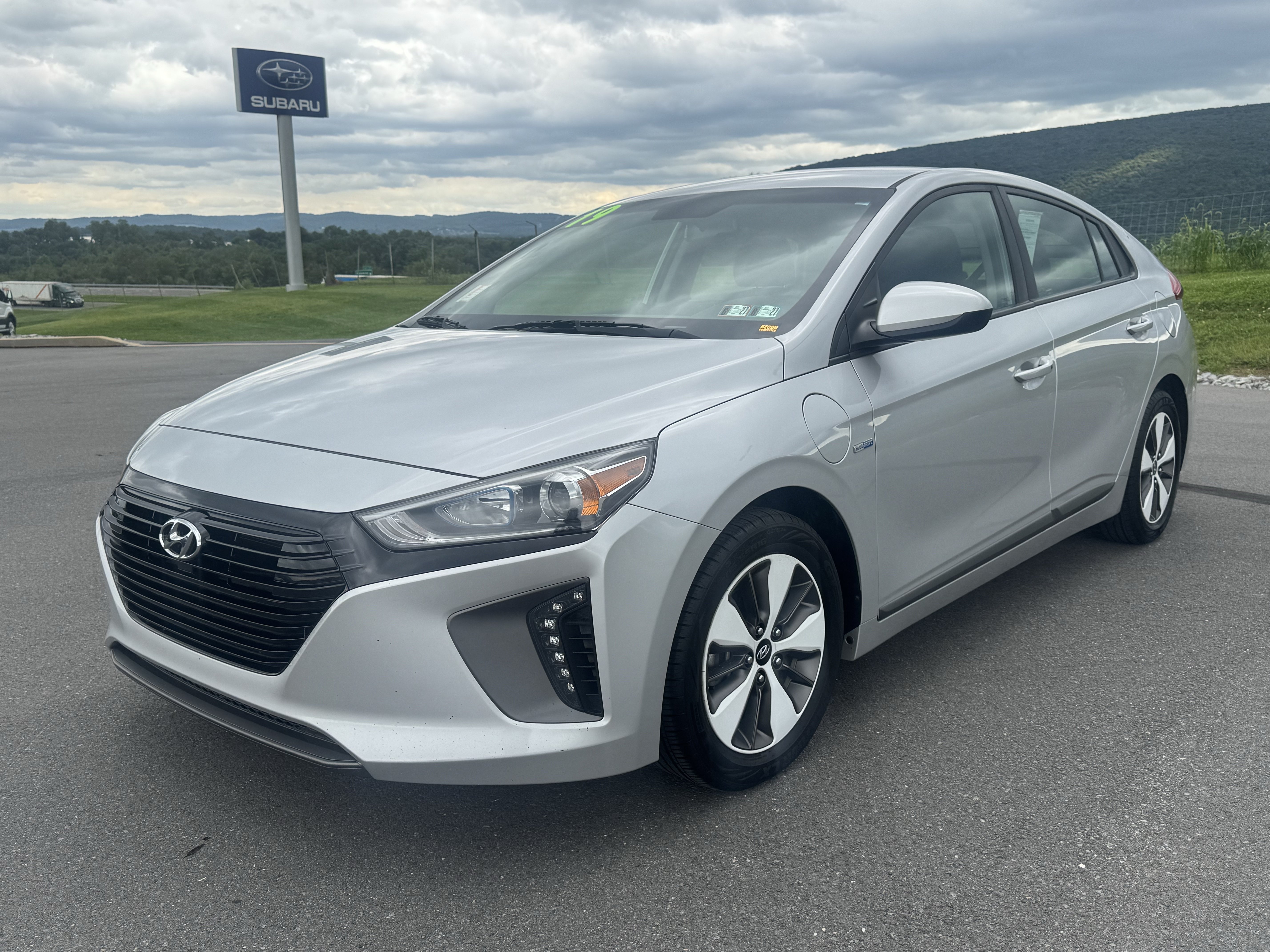 Used 2019 Hyundai Ioniq Plug-In Hybrid FWD image 8