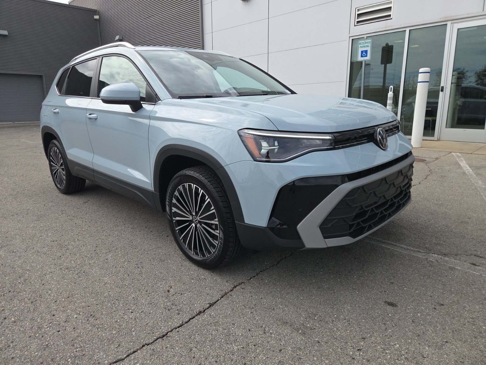 New 2027 Volkswagen Taos SE FWD image 32