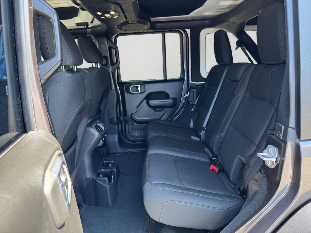 Used 2022 Jeep Wrangler Unlimited Sport AWD/4WD image 15