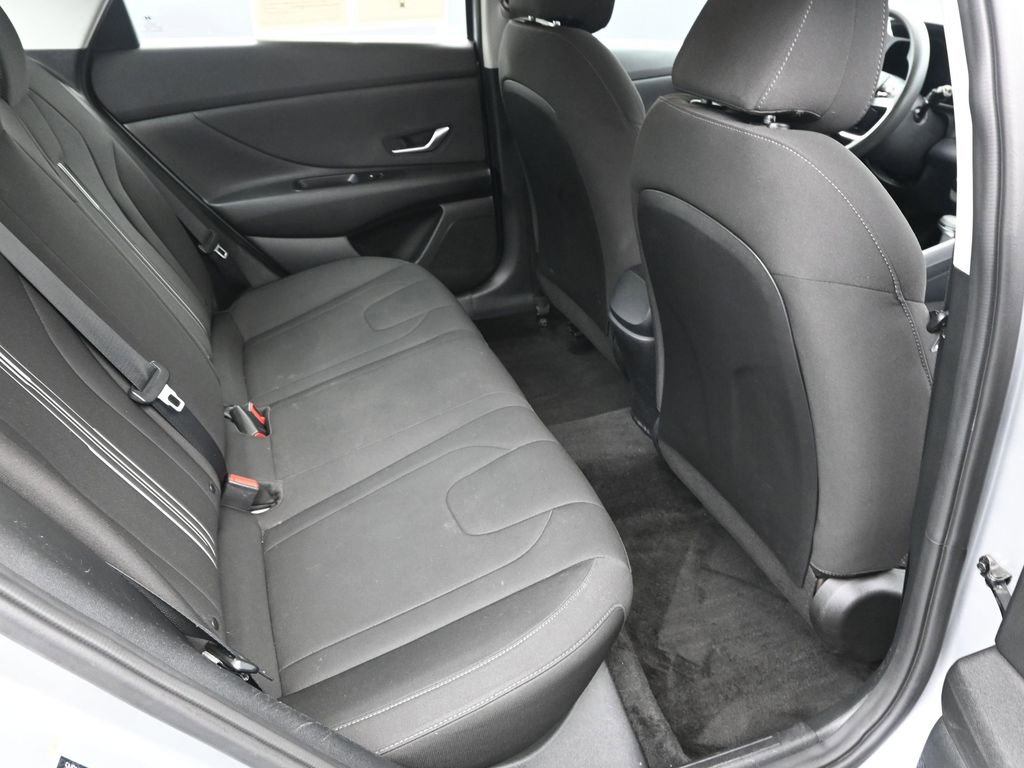 Used 2023 Hyundai Elantra SEL w/ Preferred Accessory Package image 11