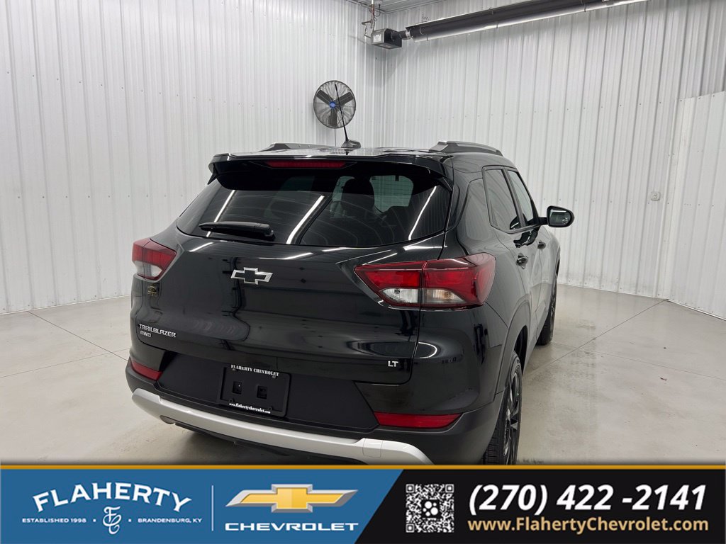 Used 2023 Chevrolet TrailBlazer LT w/ Convenience Package AWD/4WD image 3