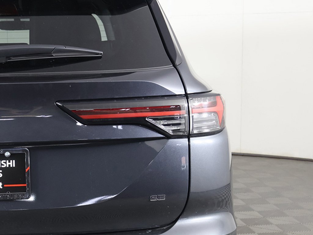 New 2025 Mitsubishi Outlander SE image 18