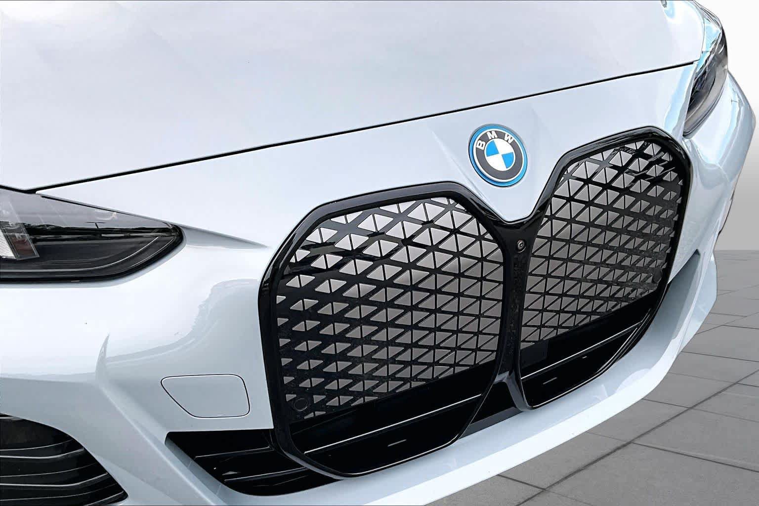 Used 2025 BMW i4 eDrive40 w/ M Sport Package RWD image 29