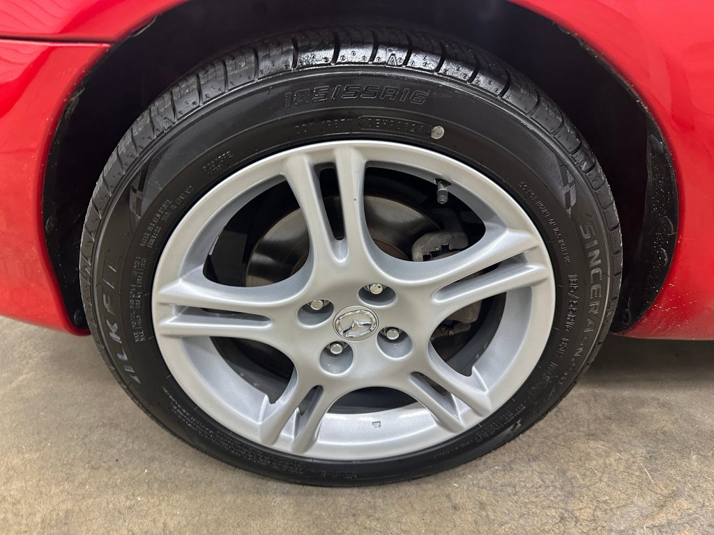 Used 2004 MAZDA MX-5 Miata LS RWD image 22