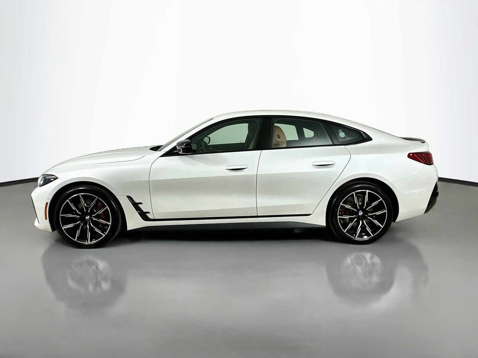 New 2026 BMW 430i xDrive w/ M Sport Package AWD/4WD image 8