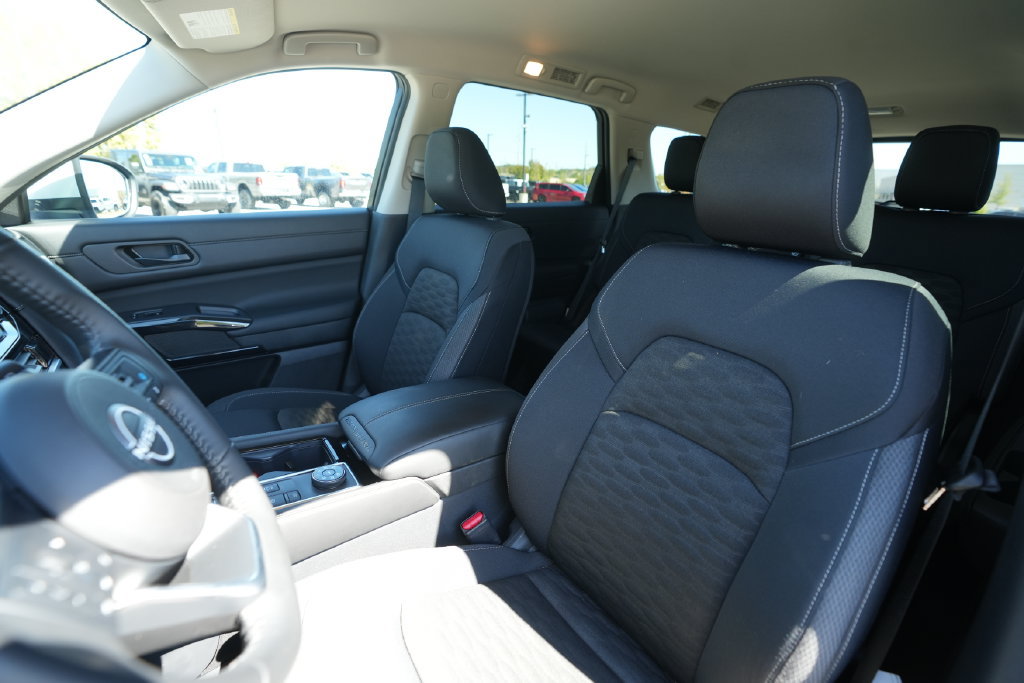Used 2024 Nissan Pathfinder SV AWD/4WD image 39