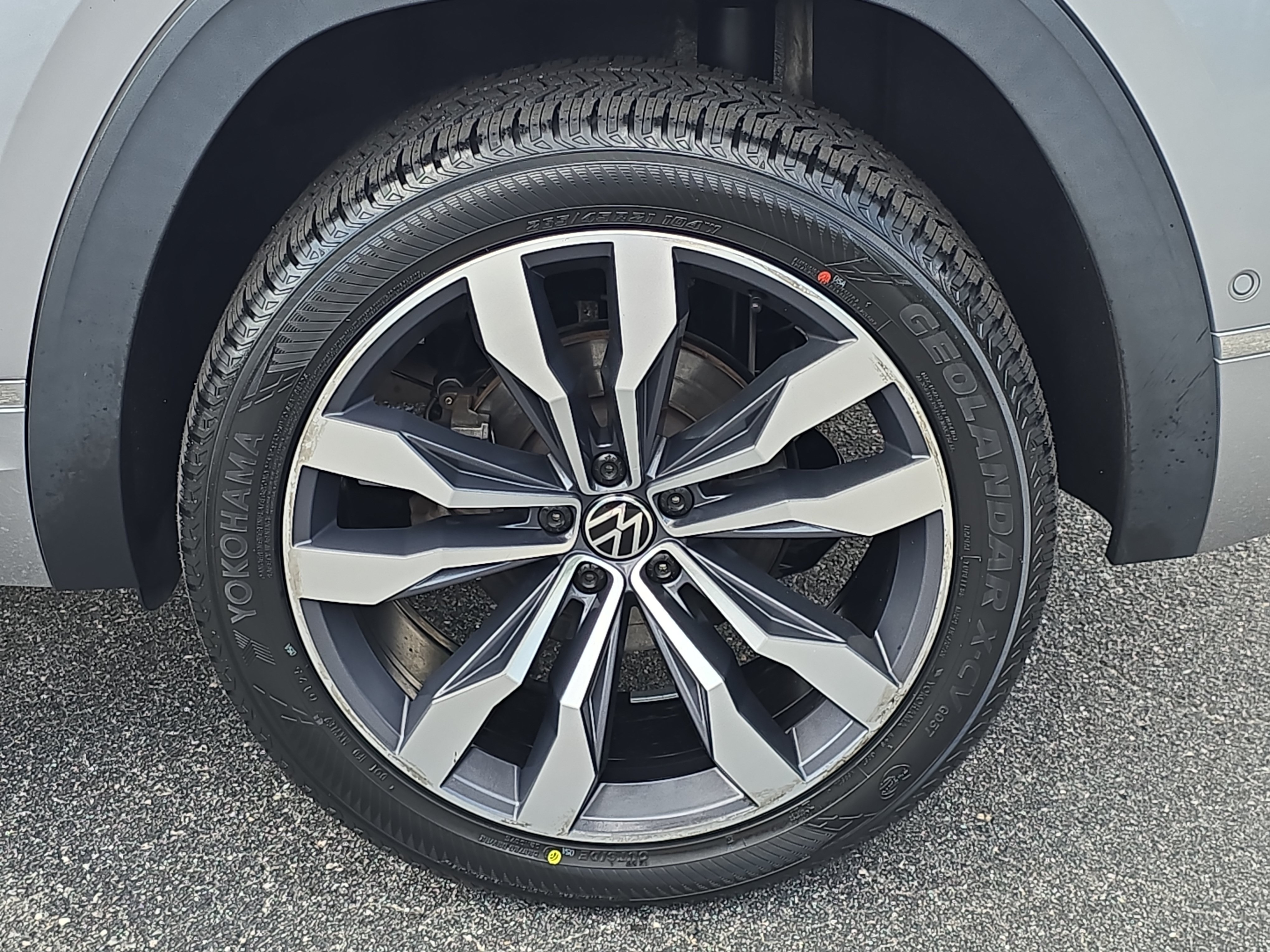 Used 2021 Volkswagen Atlas Cross Sport SEL Premium R-Line AWD/4WD image 34