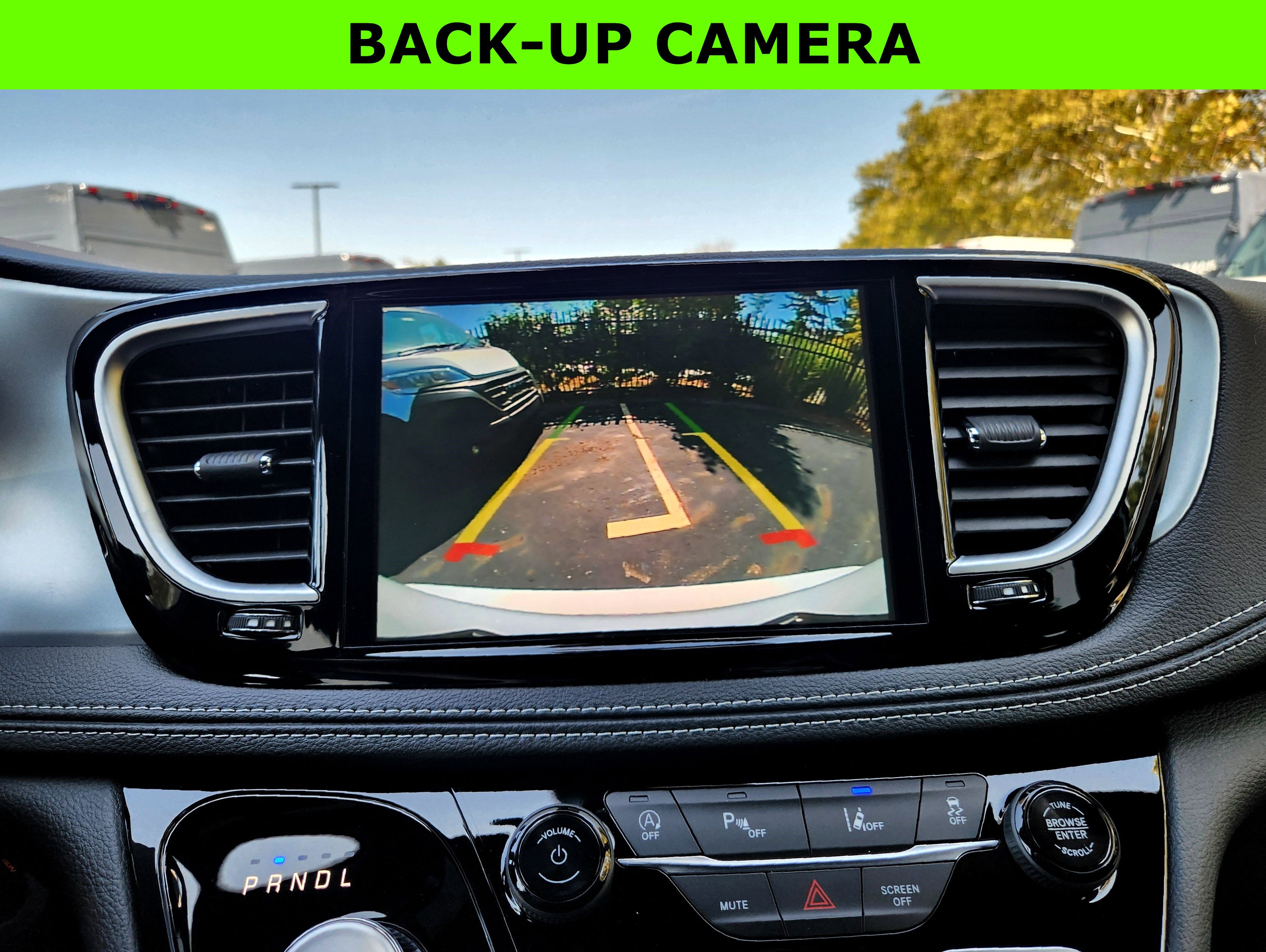 New 2026 Chrysler Pacifica Limited w/ Uconnect Theater Family Group image 25