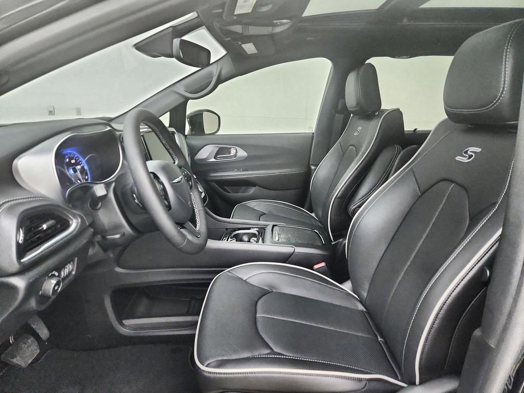 New 2026 Chrysler Pacifica Limited image 19