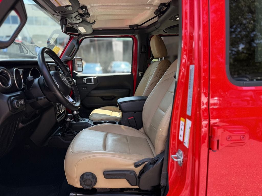 Used 2018 Jeep Wrangler Unlimited Sahara AWD/4WD image 21