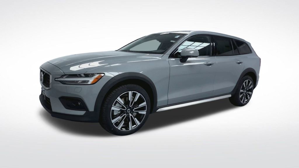 New 2026 Volvo V60 B5 Cross Country Ultra w/ Climate Package image 19