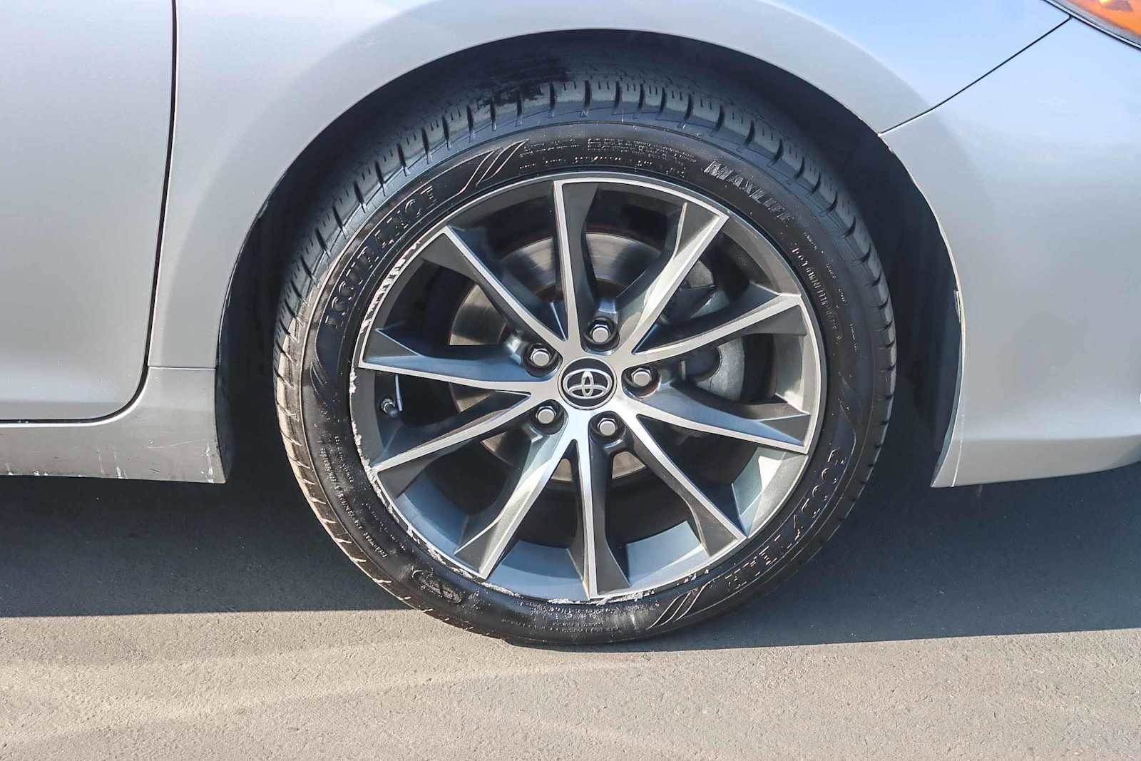 Used 2015 Toyota Camry XSE image 9