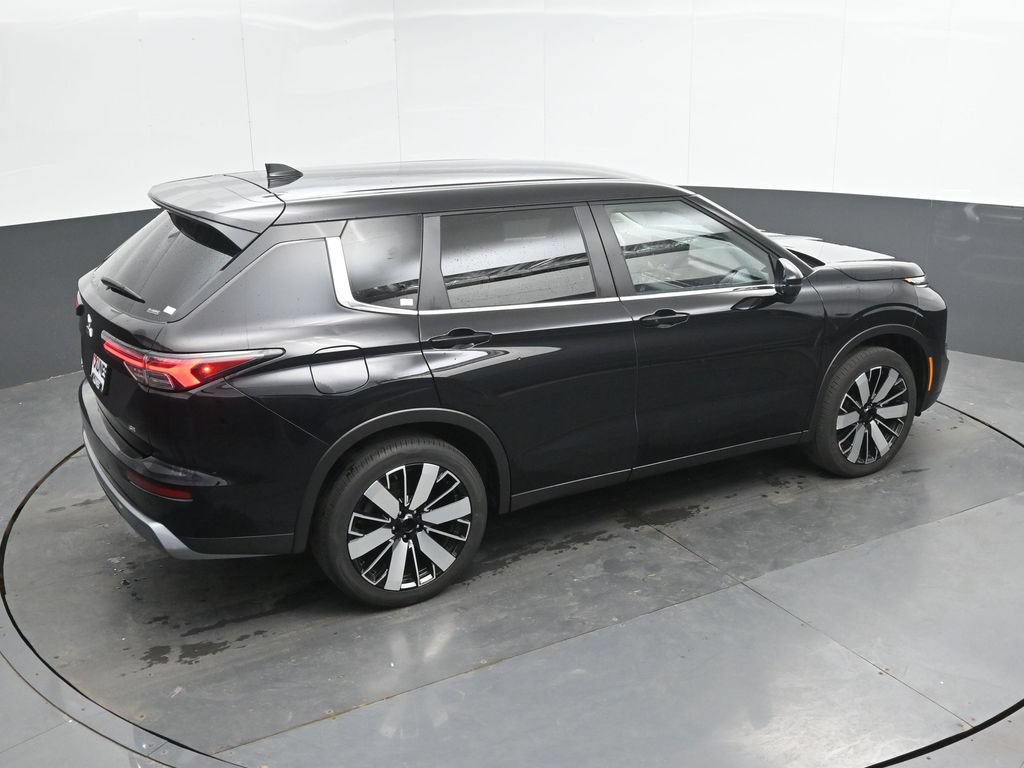 Used 2025 Mitsubishi Outlander SE AWD/4WD image 32