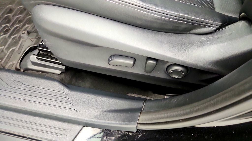 Used 2023 Subaru Outback Touring XT AWD/4WD image 12