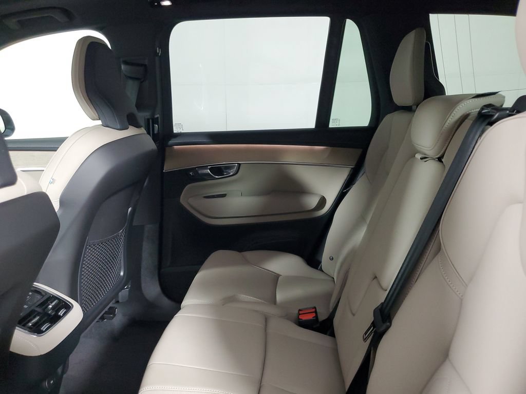 New 2026 Volvo XC90 B6 Plus w/ Protection Package Premier AWD/4WD image 12
