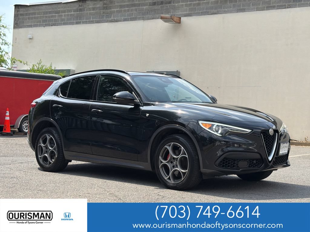 Used 2022 Alfa Romeo Stelvio Ti AWD/4WD image 1
