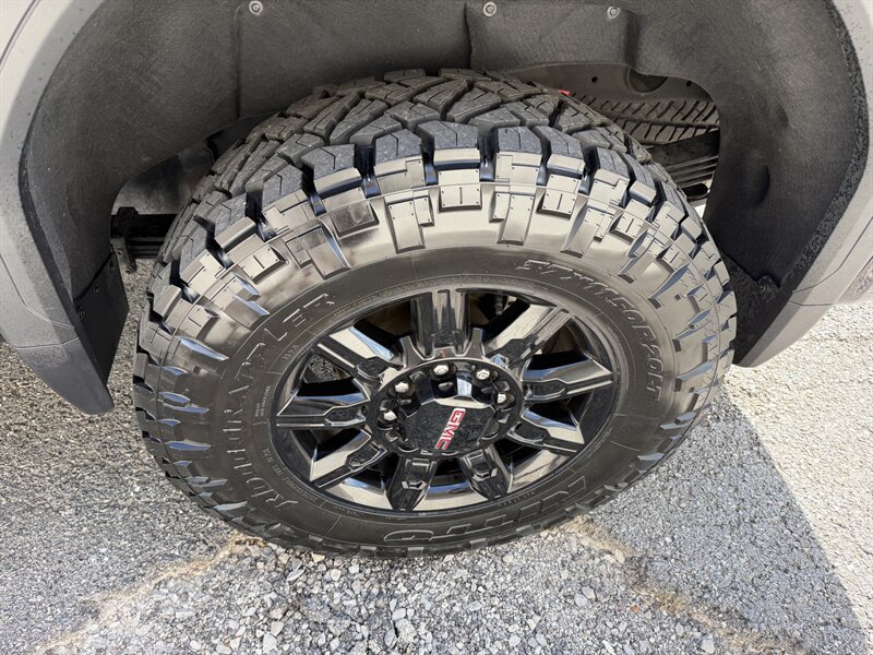 Used 2024 GMC Sierra 2500 AT4 w/ AT4 Preferred Package AWD/4WD image 16