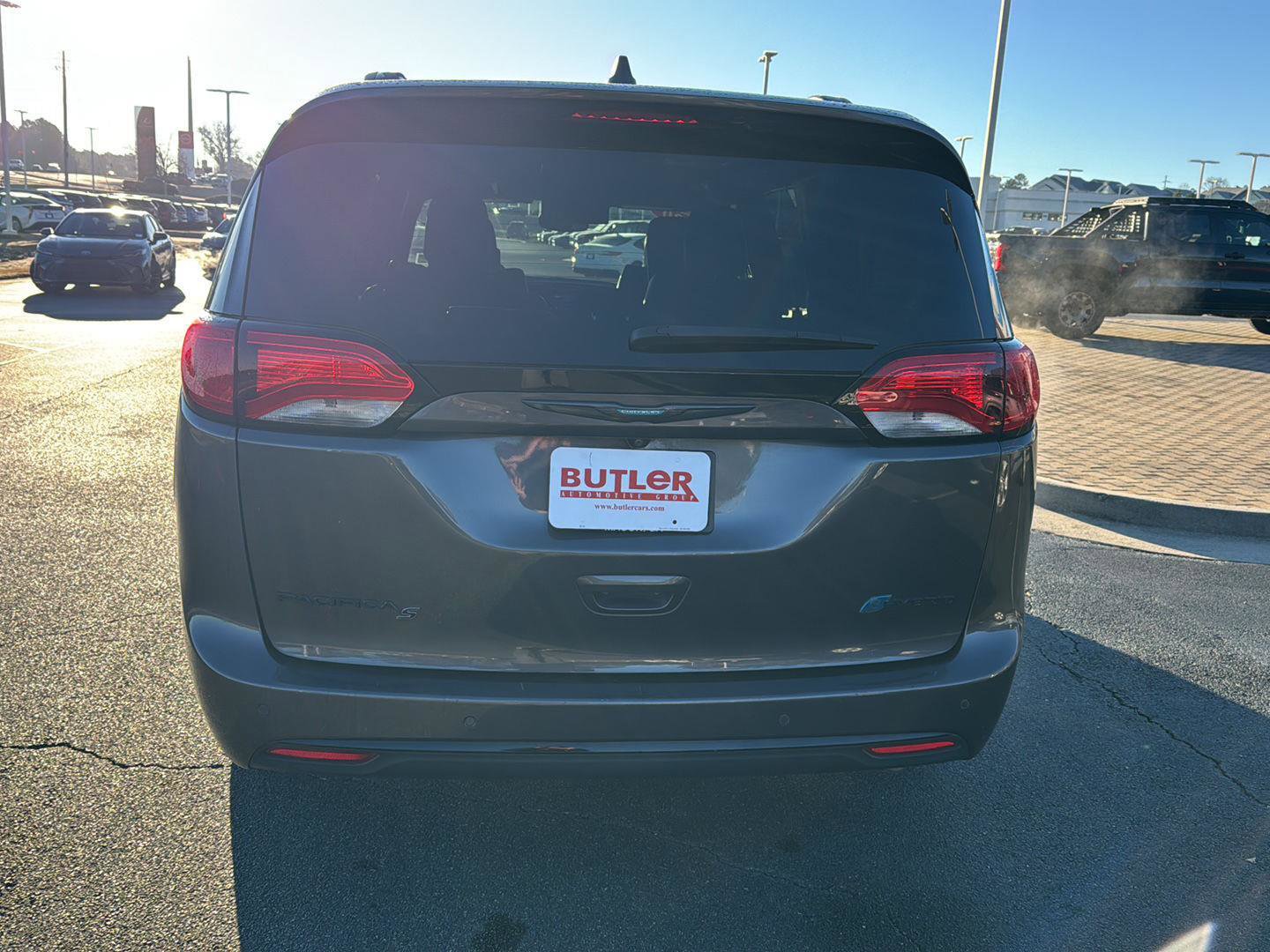 Used 2020 Chrysler Pacifica Touring-L w/ S Appearance Package image 4