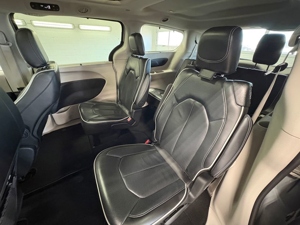 Used 2024 Chrysler Pacifica Limited image 28