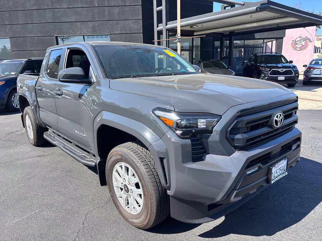 Used 2025 Toyota Tacoma SR5 AWD/4WD image 2