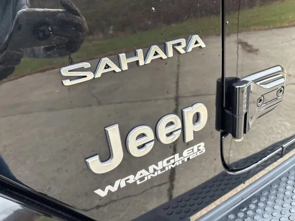 Used 2021 Jeep Wrangler Unlimited Sahara AWD/4WD image 9
