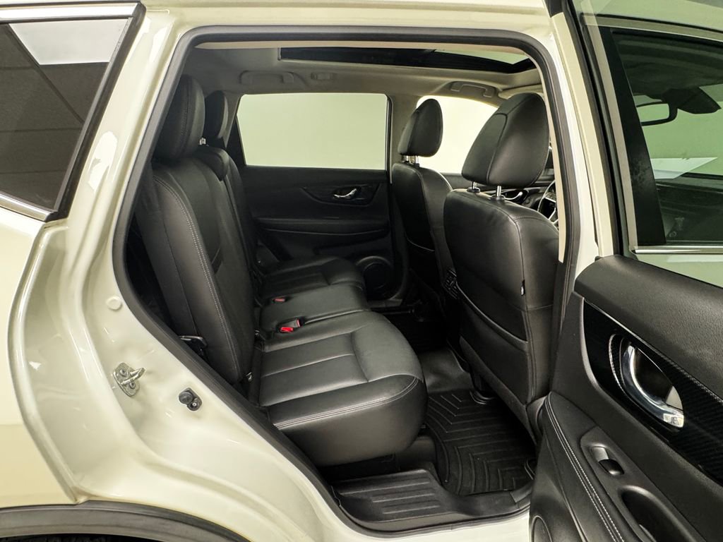 Used 2018 Nissan Rogue SL w/ Premium Package image 16