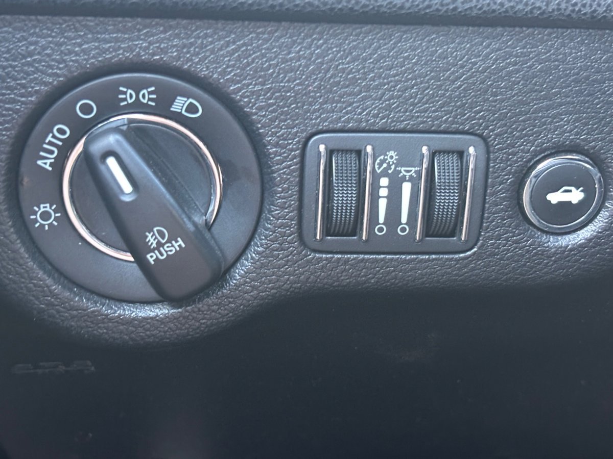 Used 2021 Chrysler 300 S image 31