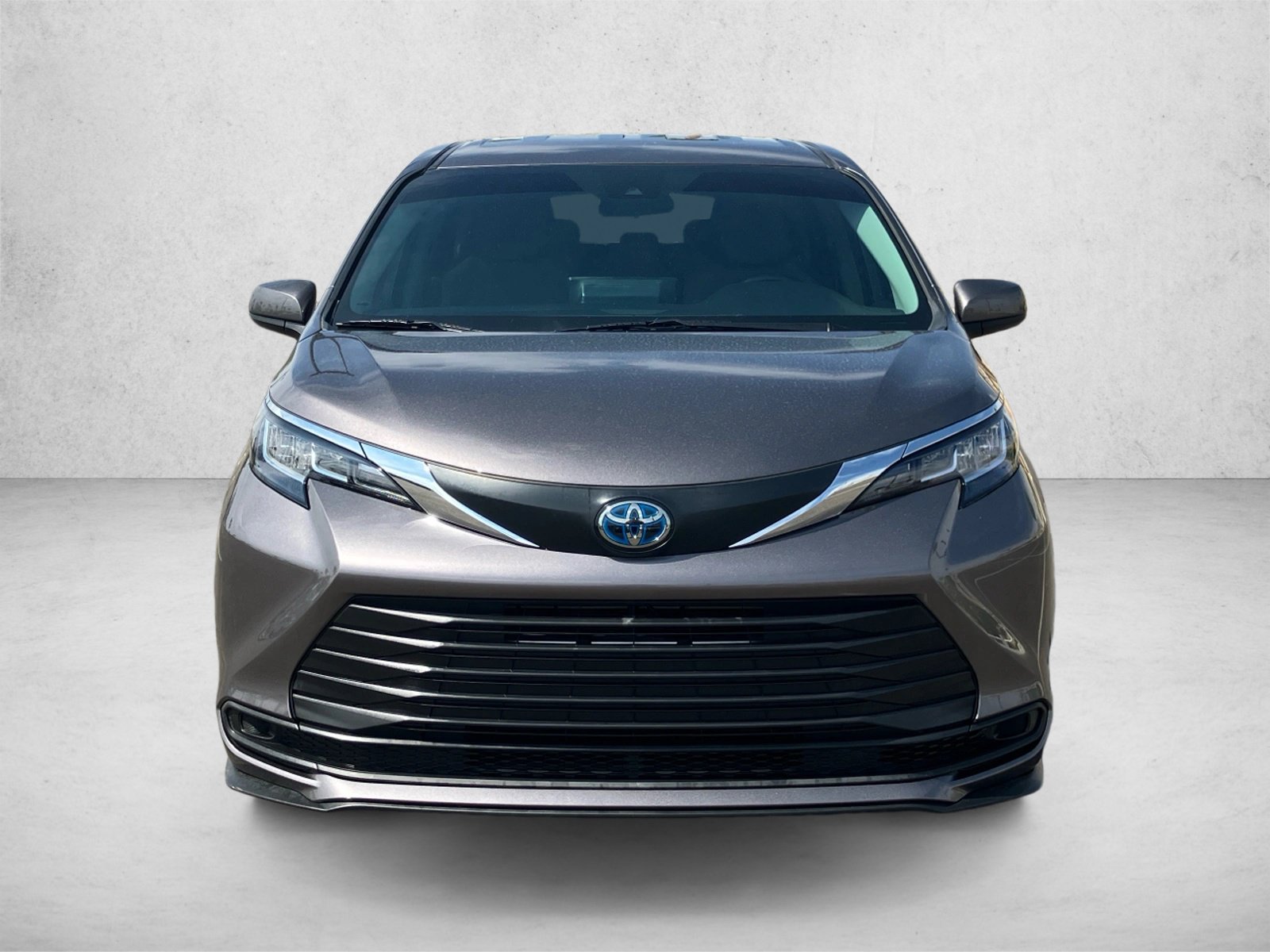 Used 2021 Toyota Sienna LE FWD image 2
