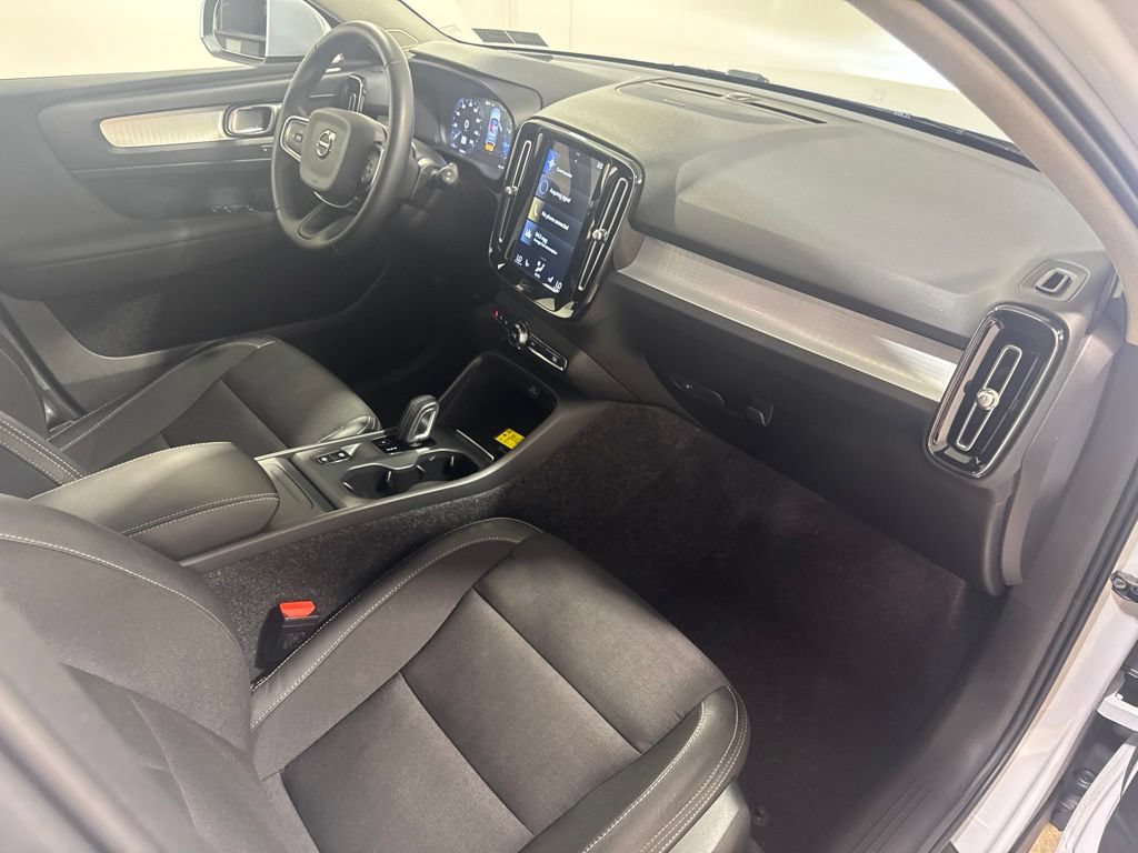 Used 2020 Volvo XC40 T5 Momentum AWD/4WD image 26