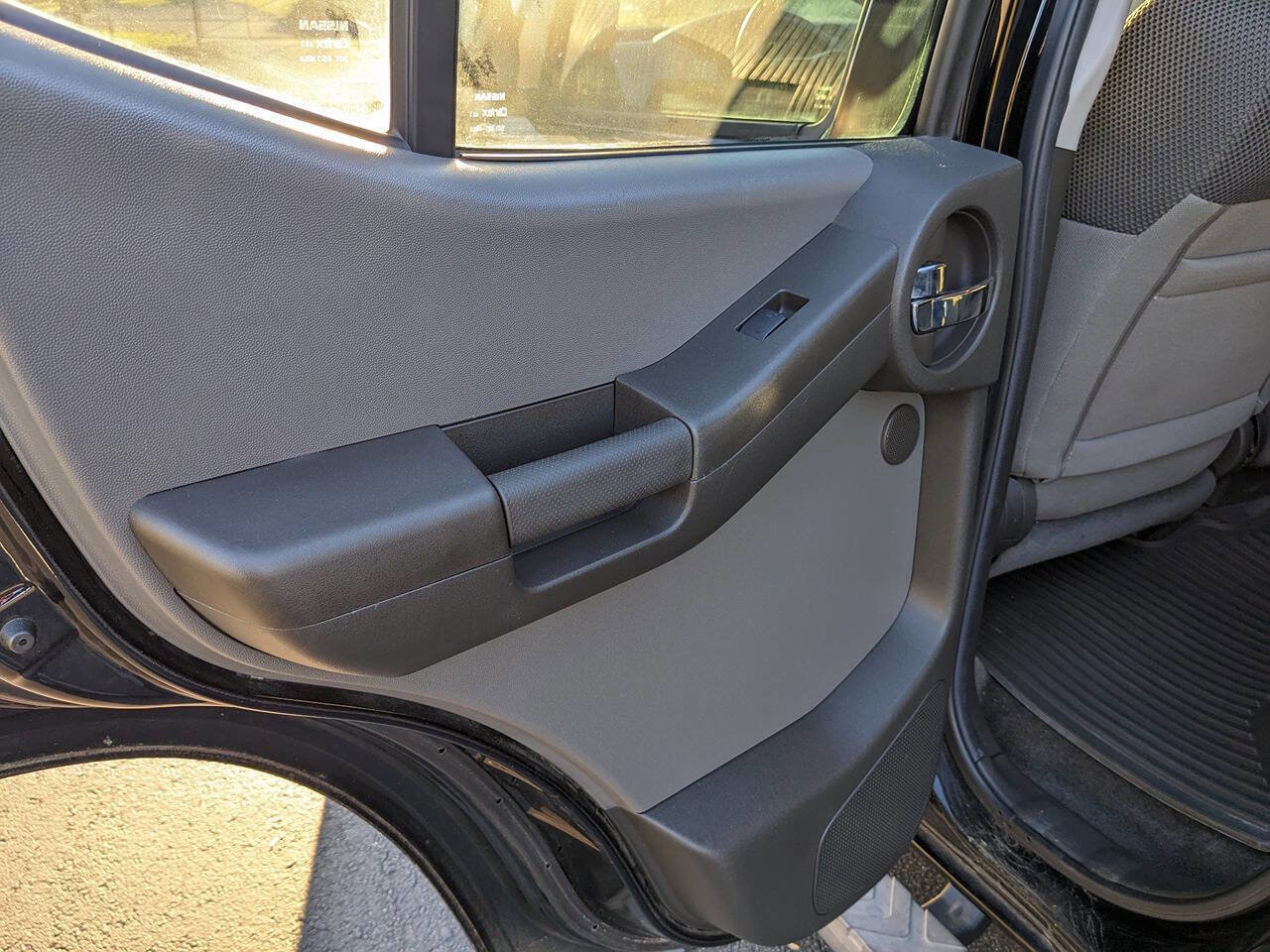 Used 2005 Nissan Xterra SE image 25