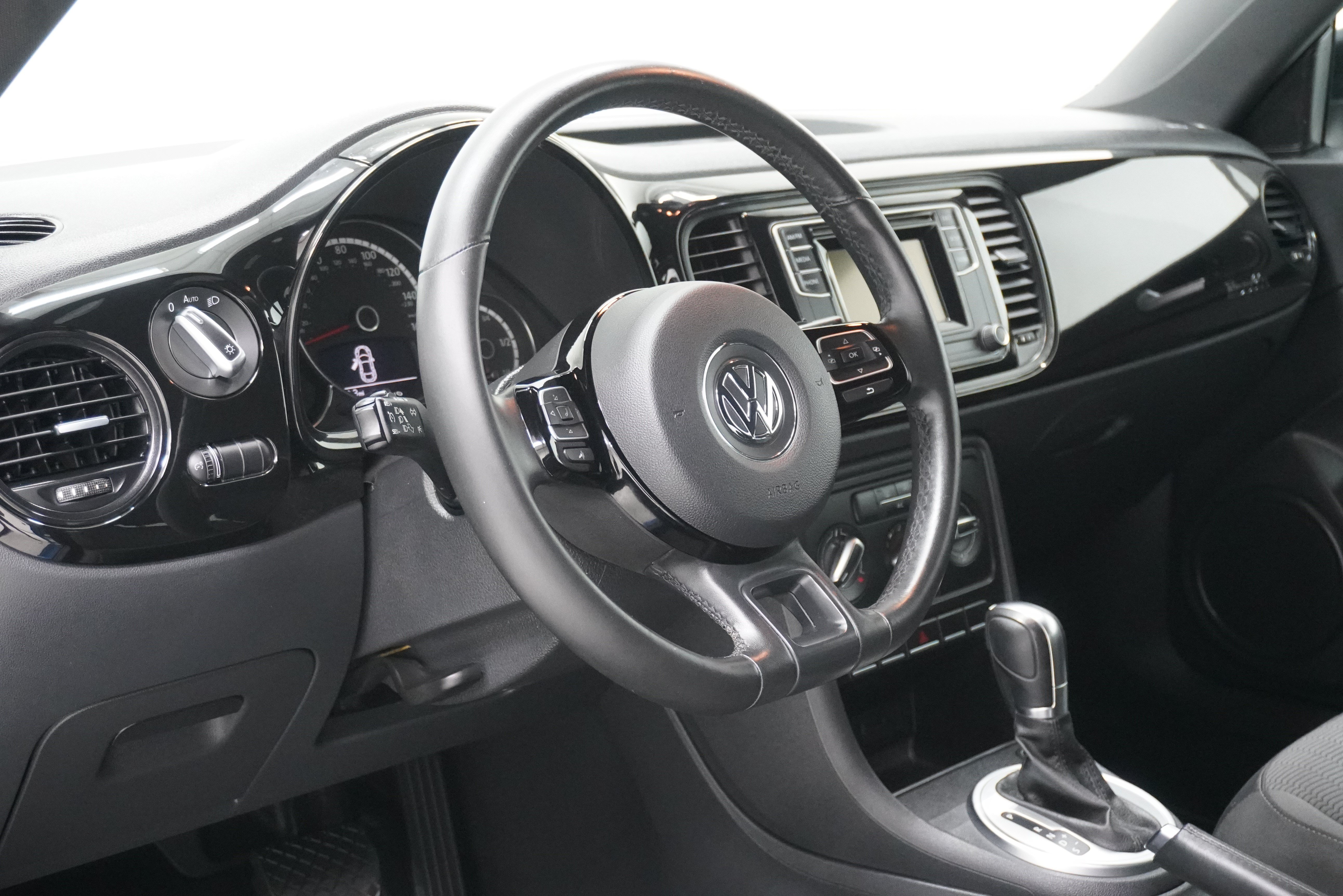 Used 2016 Volkswagen Beetle 1.8T S FWD image 10