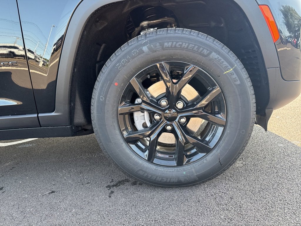 New 2025 Jeep Grand Cherokee Altitude image 9