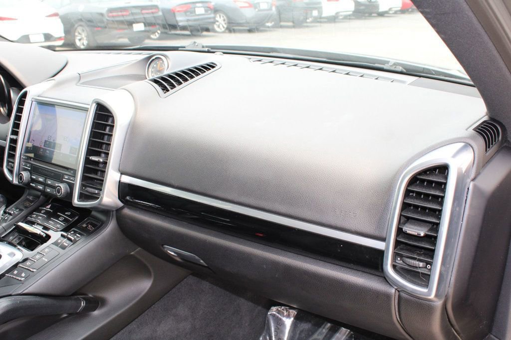 Used 2018 Porsche Cayenne S image 35