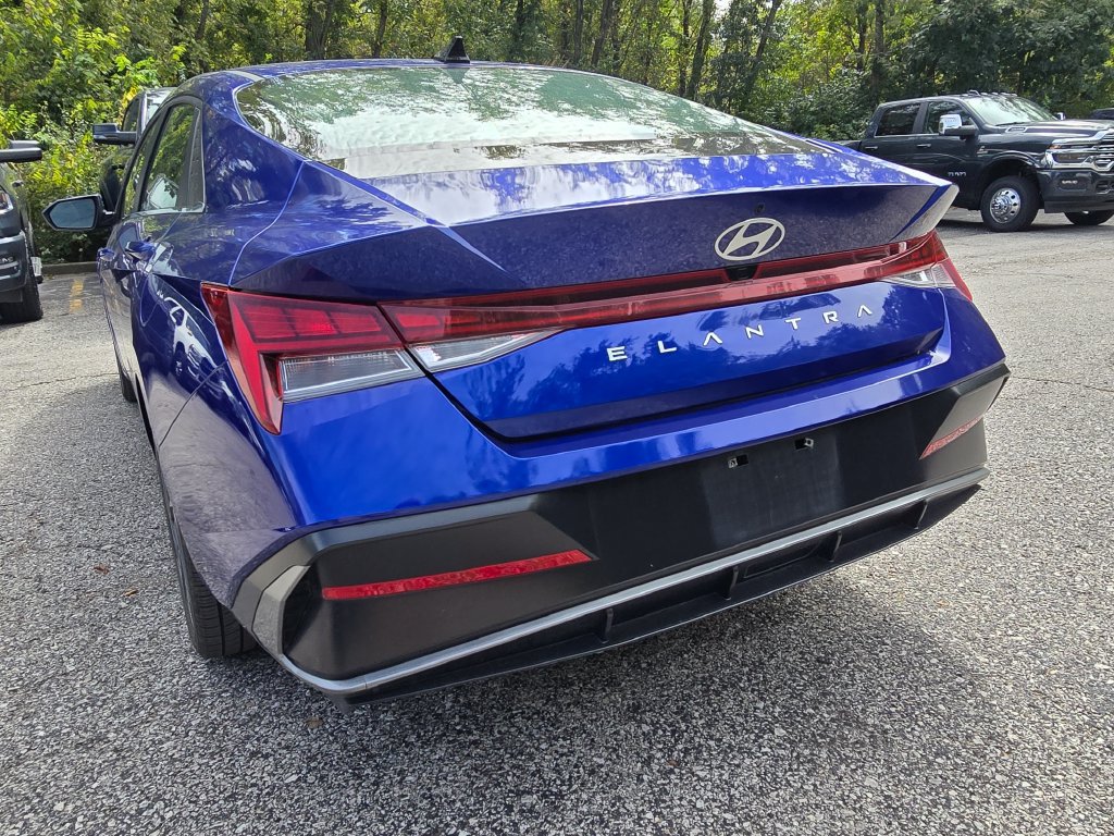 Used 2025 Hyundai Elantra SEL FWD image 5