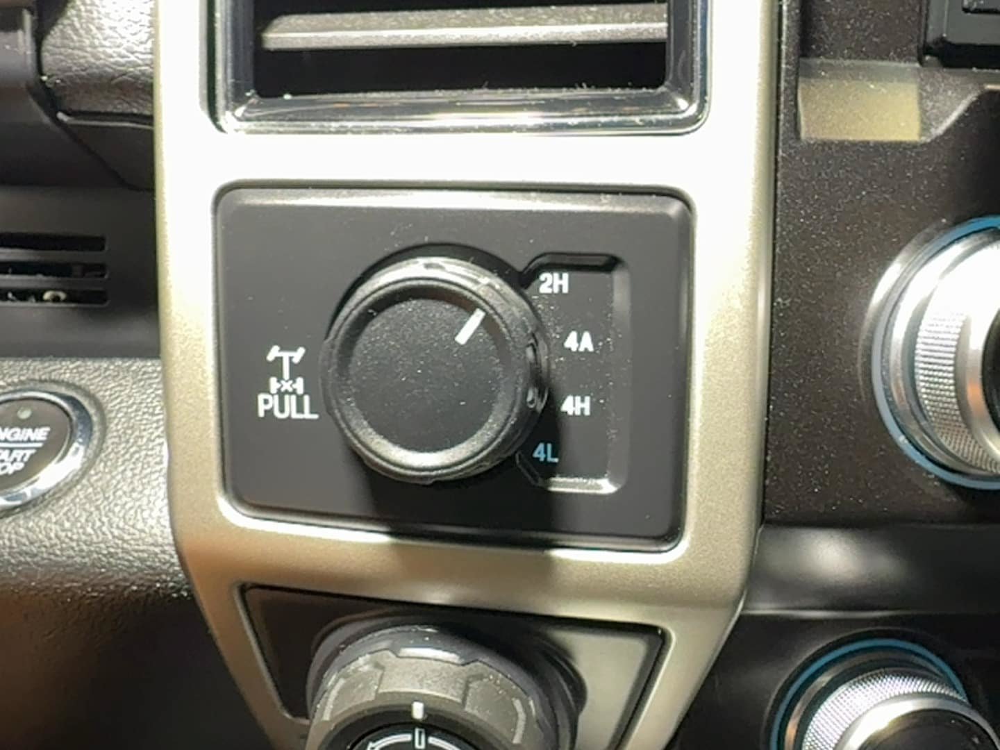 Used 2020 Ford F150 Lariat w/ Equipment Group 502A Luxury AWD/4WD image 35