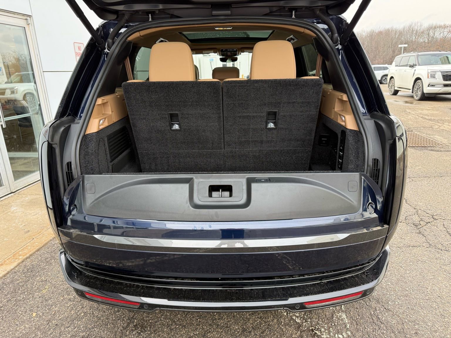 Used 2023 Land Rover Range Rover Long Wheelbase SE image 49