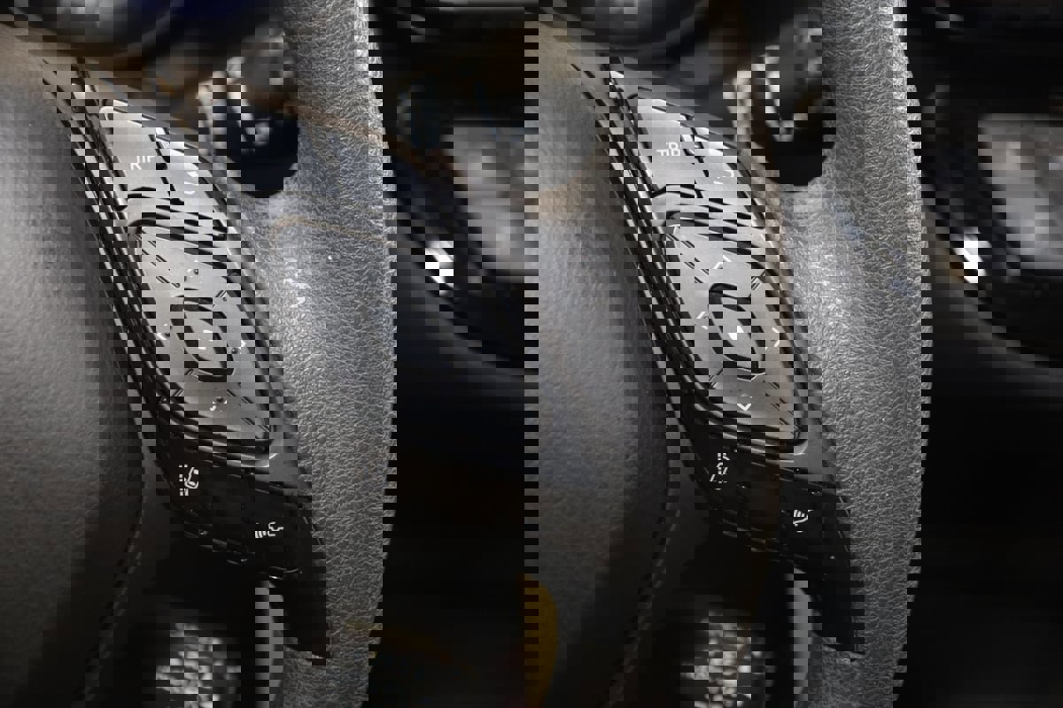 Used 2021 Toyota C-HR LE image 32