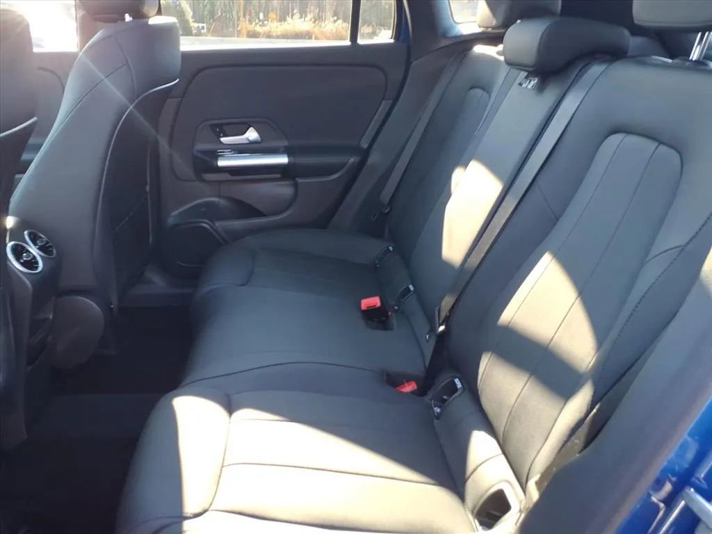 Used 2025 Mercedes-Benz GLA 250 image 23