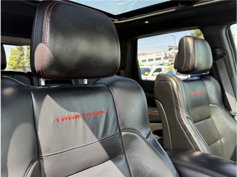 Used 2019 Jeep Grand Cherokee Trailhawk w/ Trailhawk Luxury Group AWD/4WD image 36