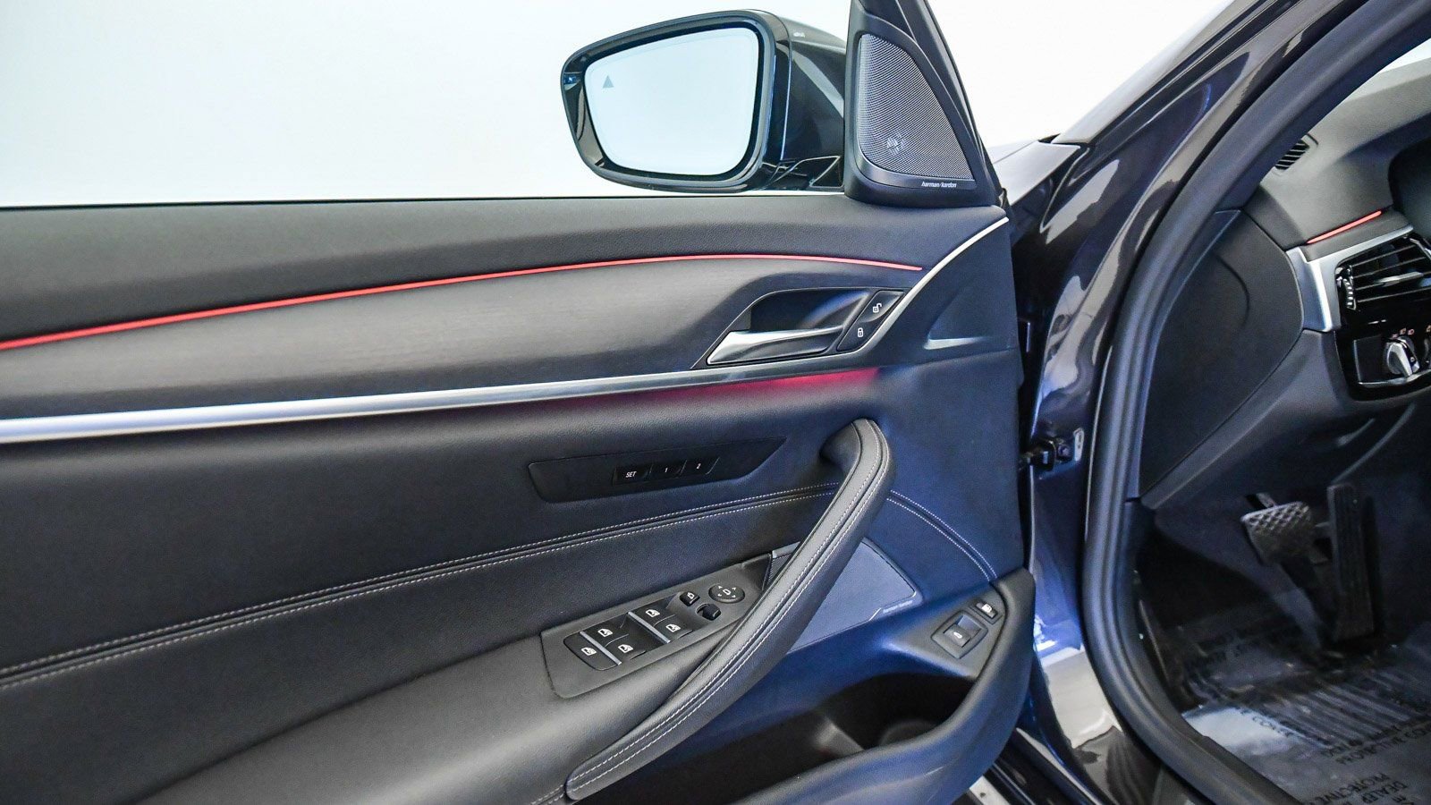 Certified 2023 BMW 530e w/ Premium Package image 21