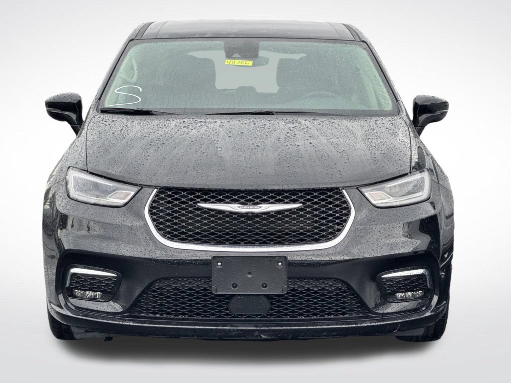 Used 2024 Chrysler Pacifica Touring-L FWD image 3