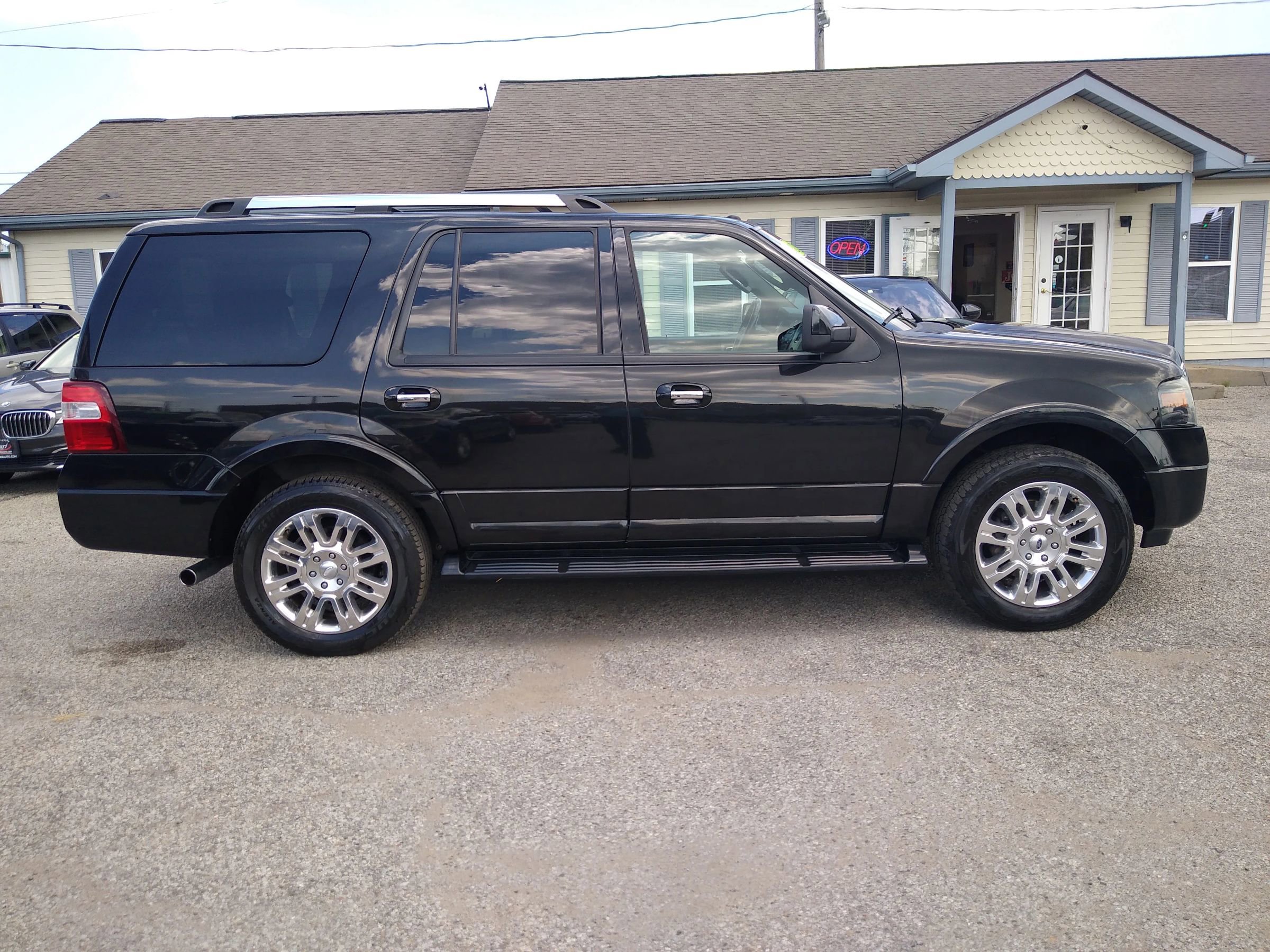 Used 2011 Ford Expedition Limited image 4