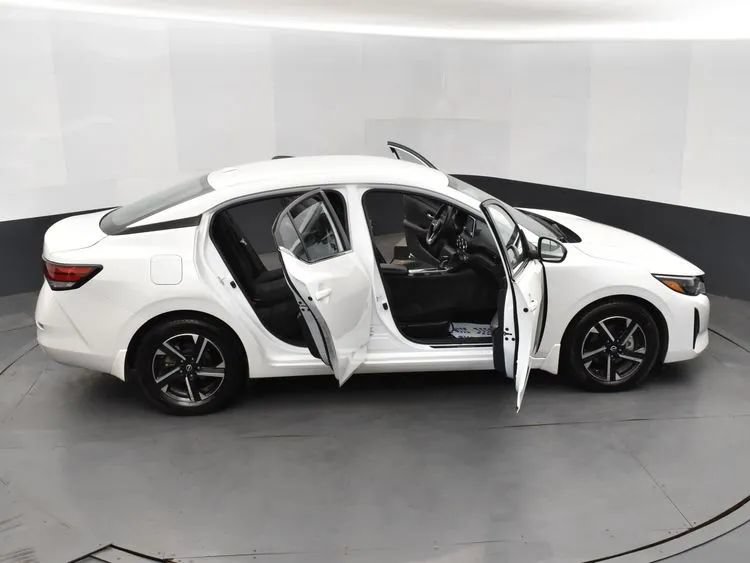 Used 2025 Nissan Sentra SV FWD image 6