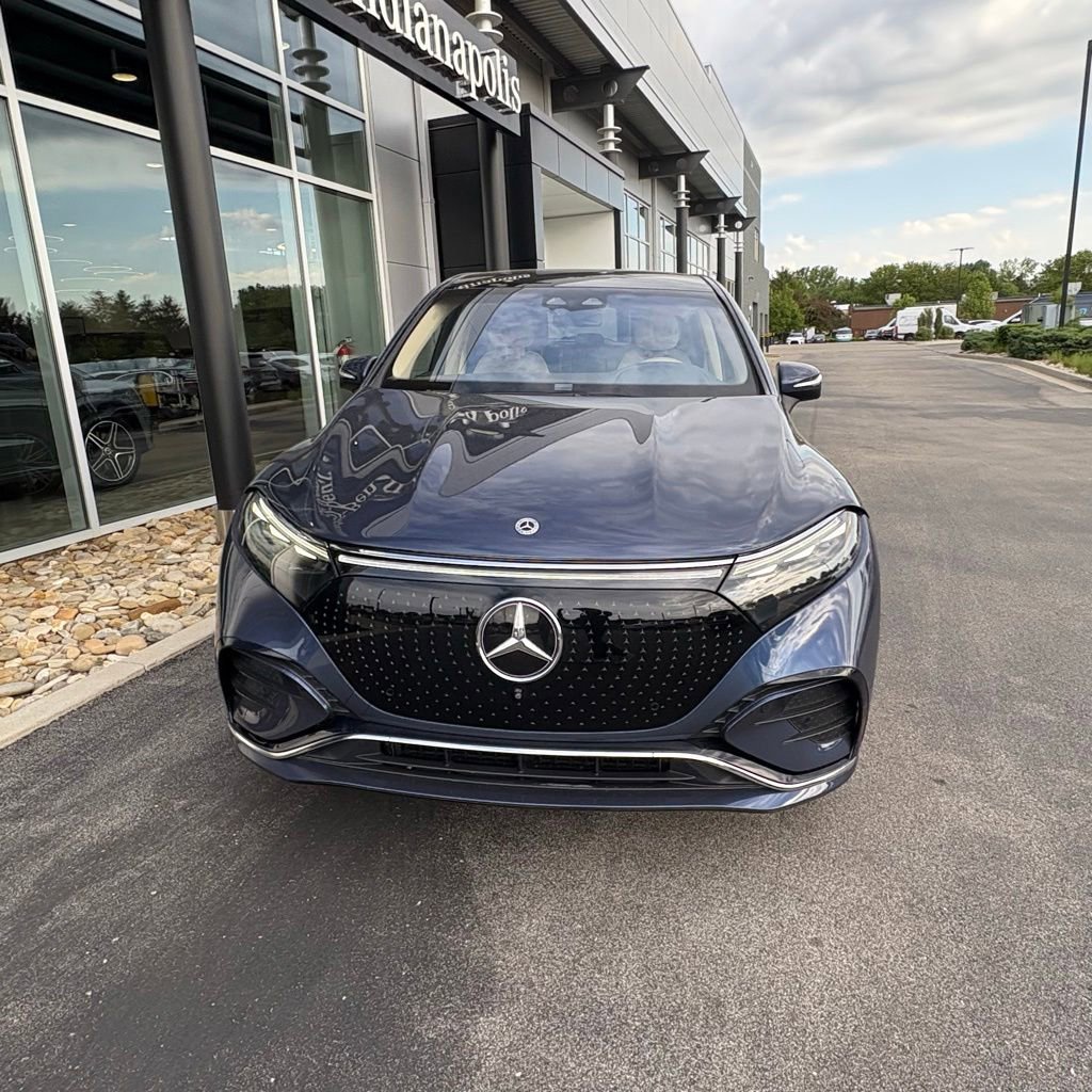Used 2023 Mercedes-Benz EQS 580 4MATIC SUV image 3