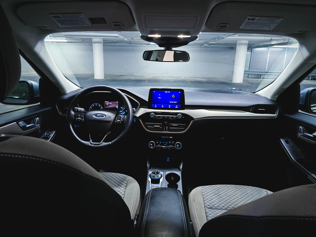 Used 2021 Ford Escape SE w/ Convenience Package FWD image 3