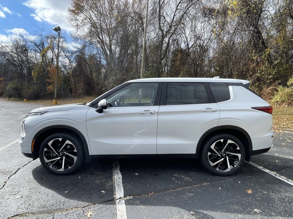 Used 2024 Mitsubishi Outlander SE image 6